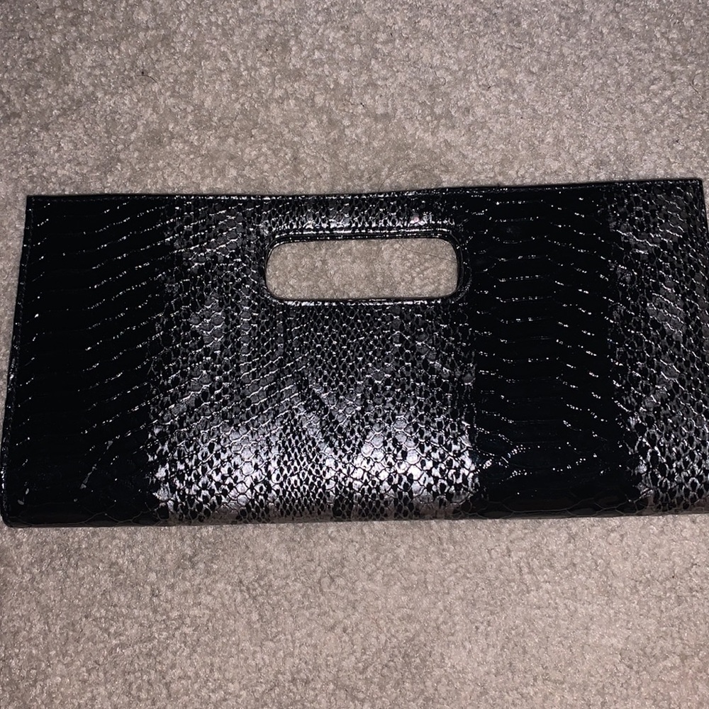 CLUTCH 💋 - Picture 3 of 3